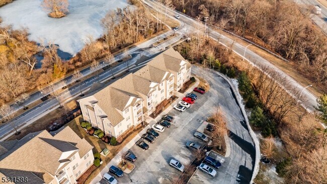 Building Photo - 2 Park Dr