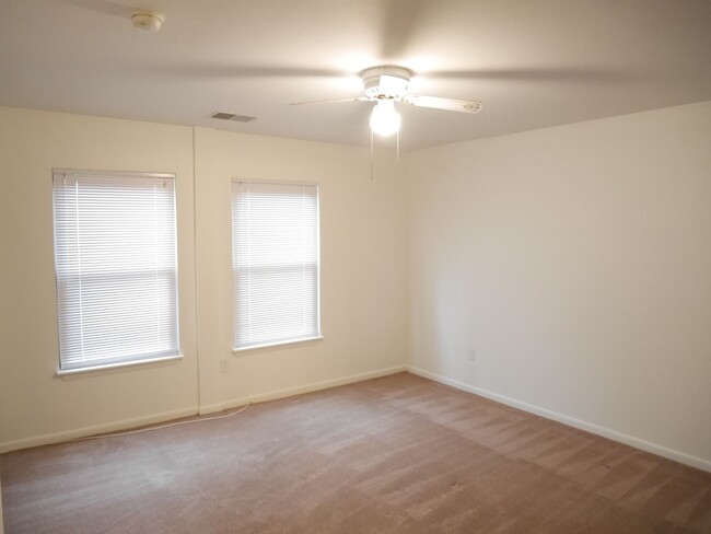 Building Photo - One Bedroom Unit in Somerset Park Condos! ...