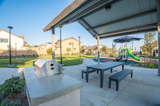 Building Photo - Beautiful 4-Bedroom Home in the Gated Citrus at Summit Community