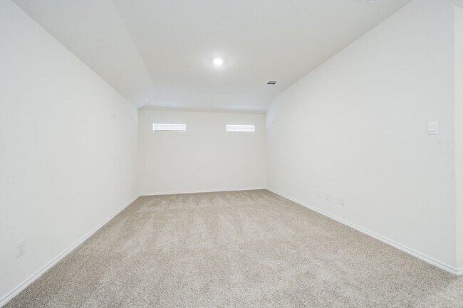 Building Photo - 2126 Thornton Dr