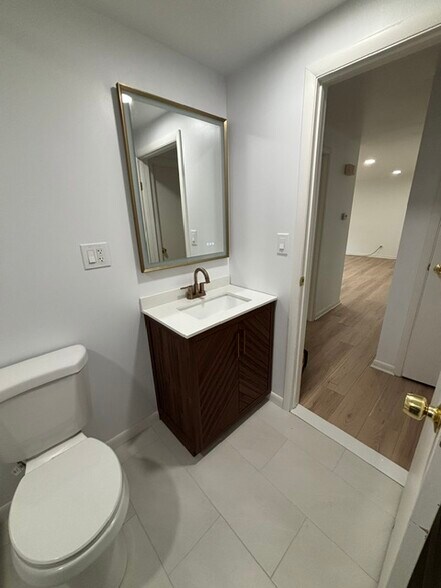 Soft-close vanity with inside drawer - 16 Brittany Dr