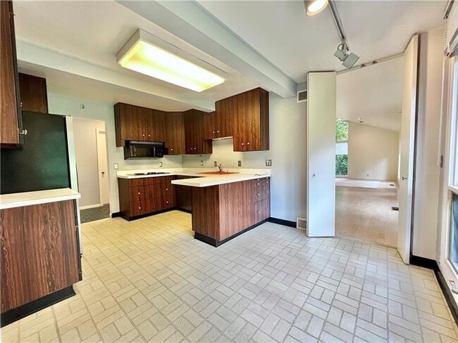 Building Photo - 112 Pheasant Dr