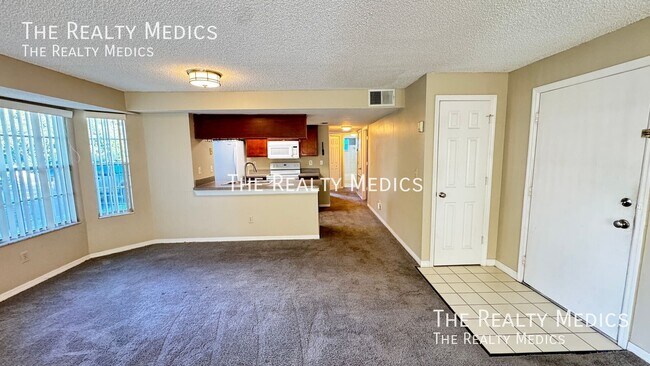 Building Photo - 2727 N Poinciana Blvd
