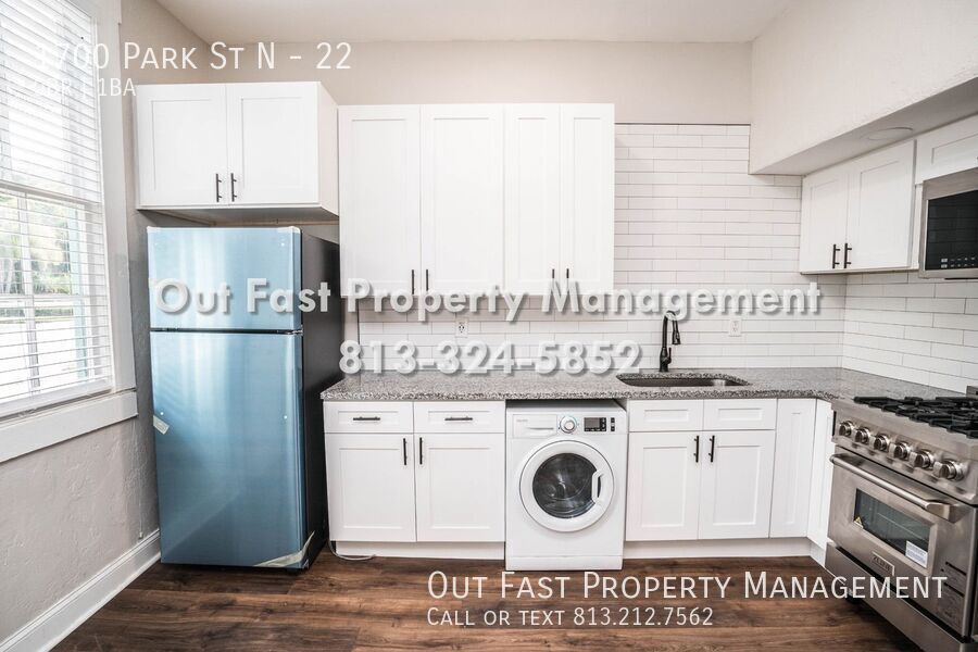 Building Photo - 1700 Park St N