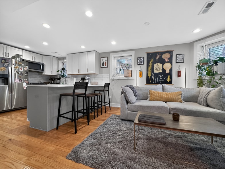 Building Photo - 3534 W Wrightwood Ave