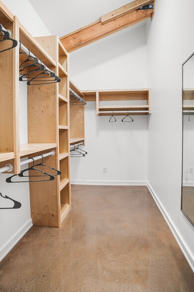 Building Photo - 205 Woodcraft Dr