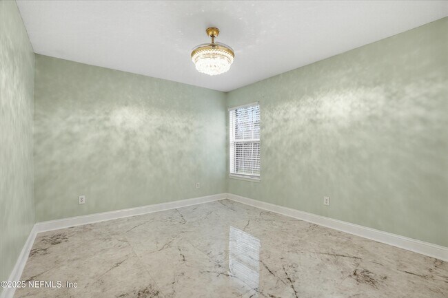 Building Photo - 2810 Sweetholly Dr