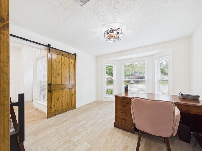 Building Photo - 1210 Berkeley Lake Ln