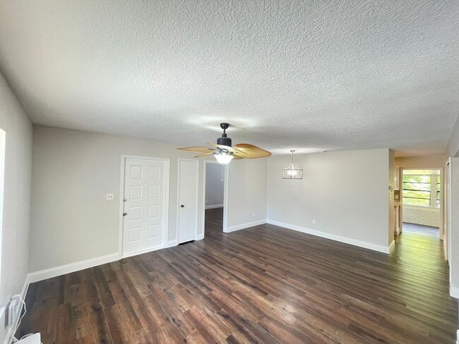 Building Photo - 7800 Fernbrook Way
