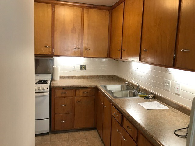 Building Photo - 2135 University Ave