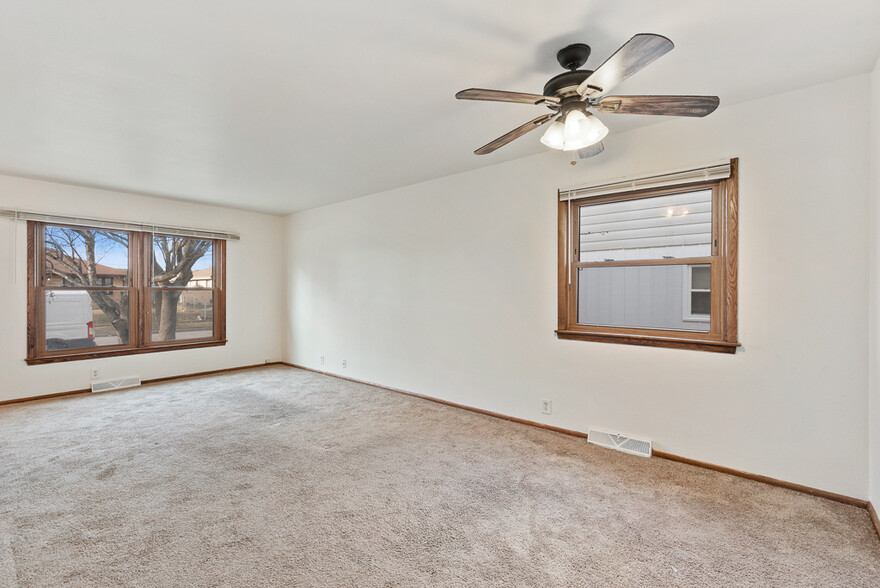 Living Room - 9554 W Beckett Ave