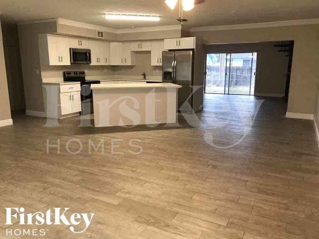 Building Photo - 4882 Pine Cone Ln