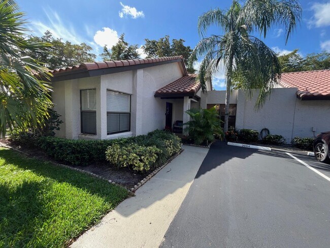 Building Photo - 3008 Lakeshore Dr