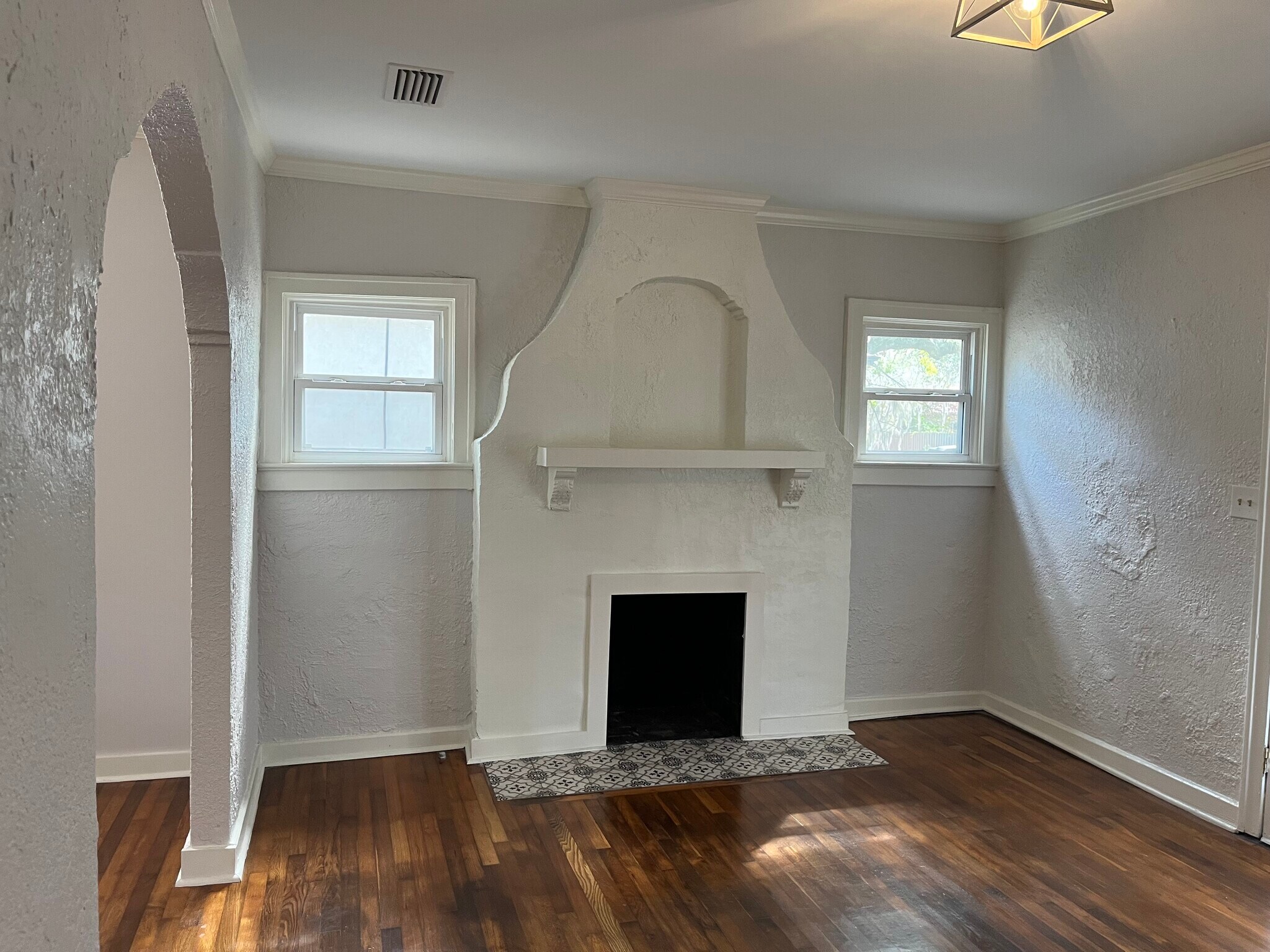 Building Photo - 2149 Mango Pl