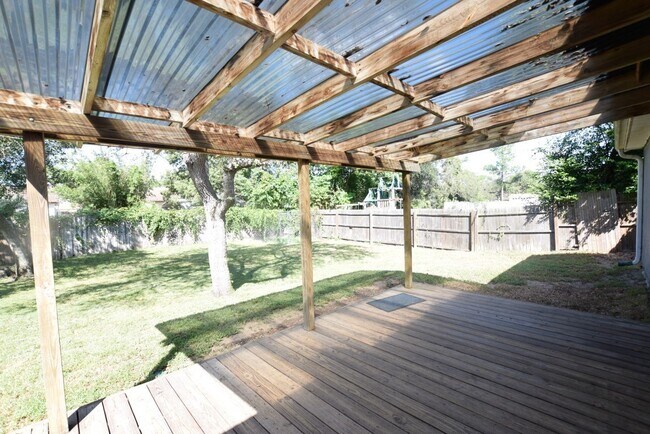 Building Photo - 870 Farrington Dr