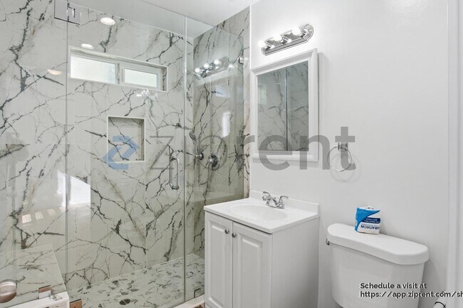 Building Photo - 1253 Del Rey Ave