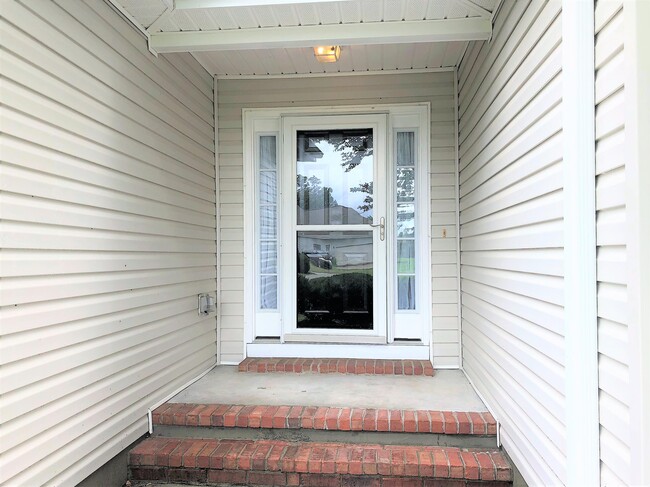 Building Photo - 122 Goudy Ct
