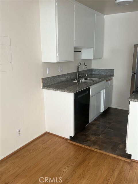 Building Photo - 4381 Ventura Canyon Ave