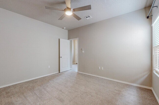 Building Photo - 6011 Buckthorn Ave NW