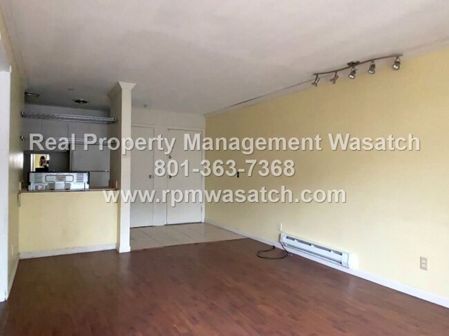Building Photo - Come See This Charming 1-Bedroom 1 Bathroo...
