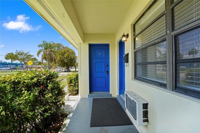 Building Photo - 380 SE 12th Ave