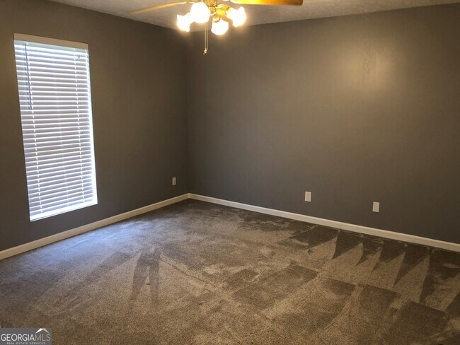 Building Photo - 60 Ridge Dr