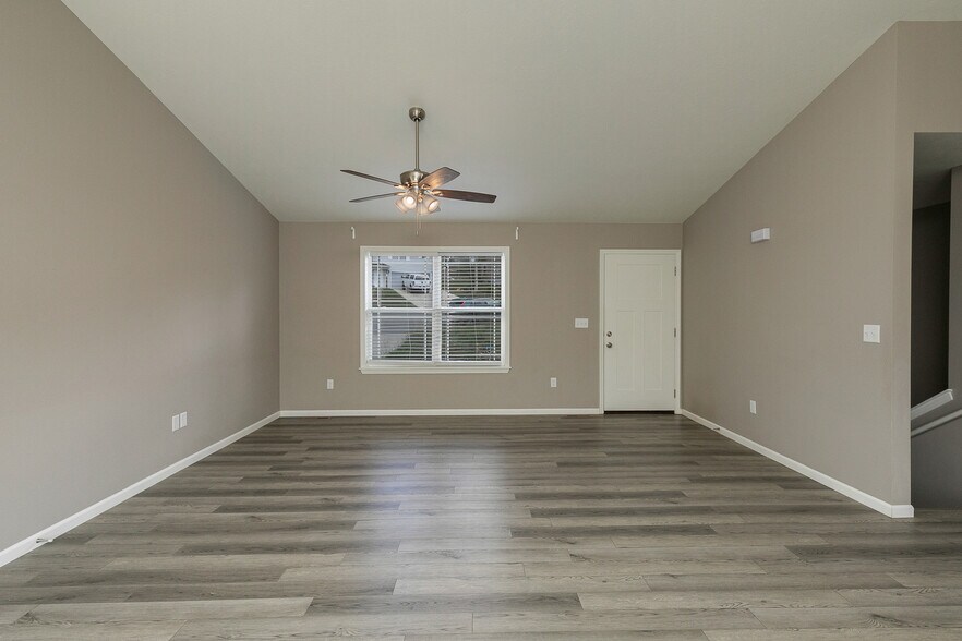 Building Photo - 281 Kelsi Ln