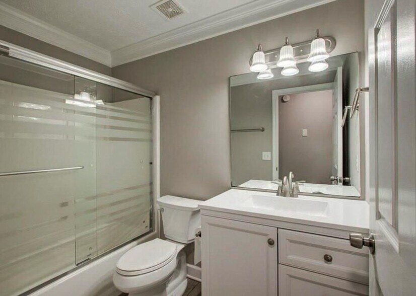 Building Photo - 3321 Serenade Ct