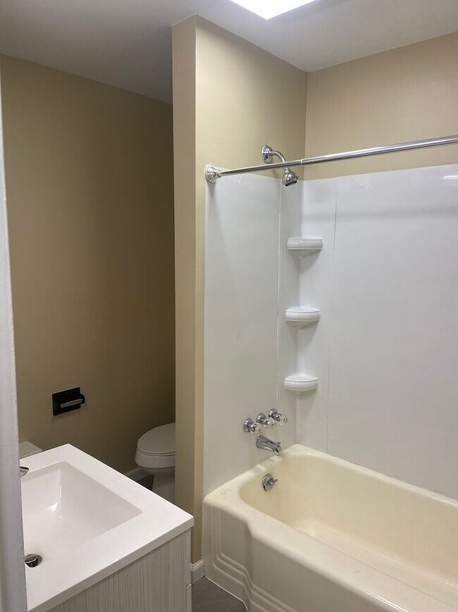 Building Photo - 13 S 19th St