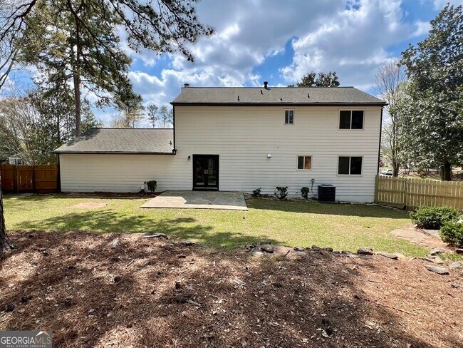 Building Photo - 2907 Clearbrook Dr