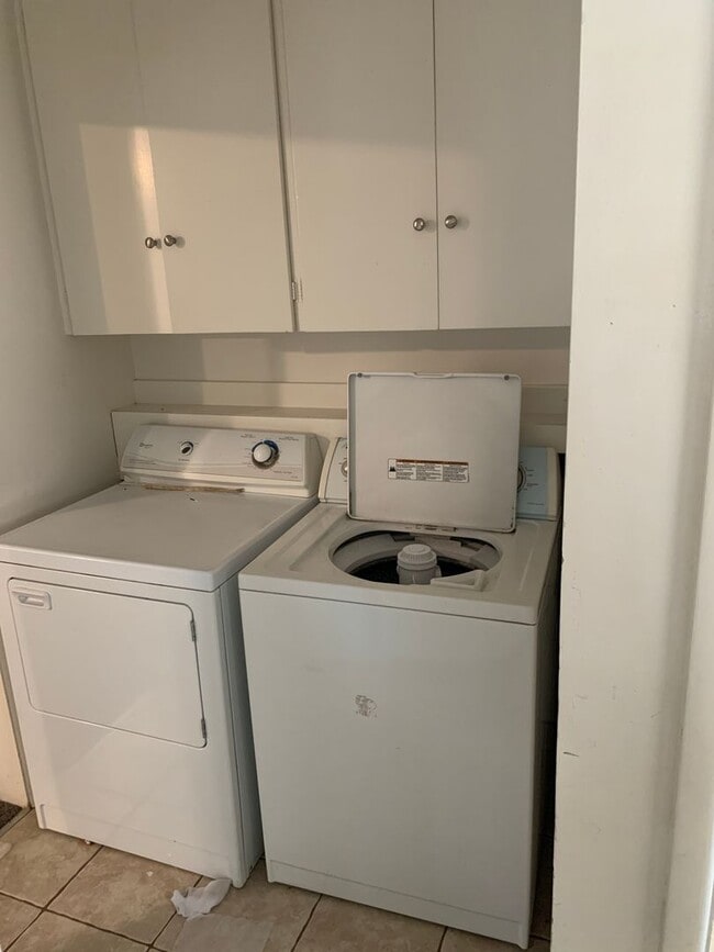 Building Photo - 3 Bed/1.5 Bath in a Cul-de-sac by Universi...