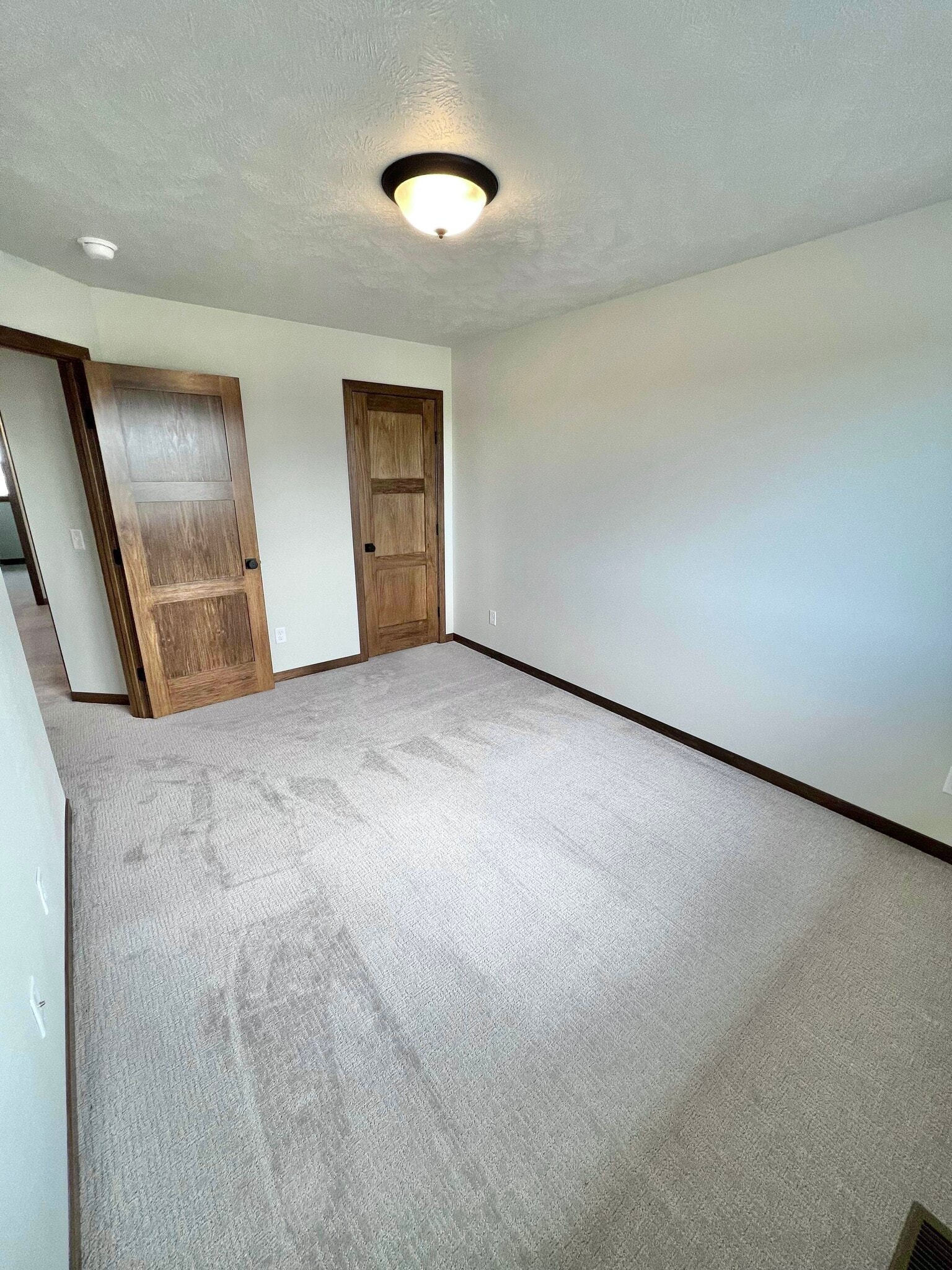 Building Photo - 5104 S Dubuque Ave