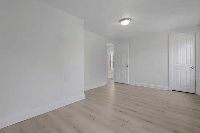 Building Photo - 450 S Terrace Ave