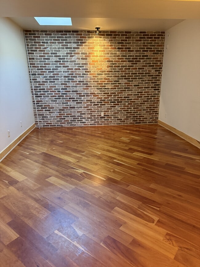 Building Photo - 804 8th St