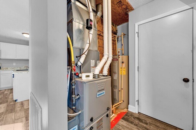 Building Photo - 7505 Hemrich Dr