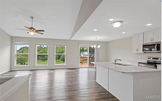 Building Photo - 4602 Siesta Dr