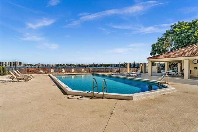 Building Photo - 109 Lake Emerald Dr