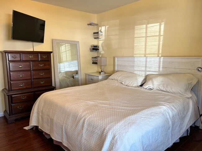 Building Photo - 2909 Ventura Dr