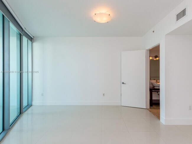 Building Photo - 350 S Miami Ave