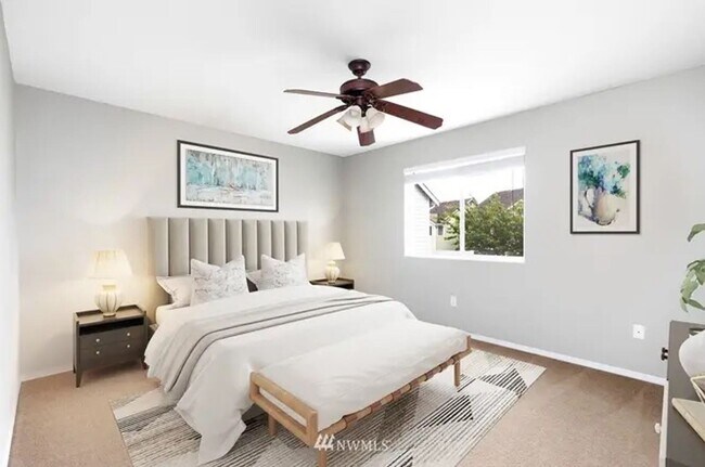 Building Photo - Move in ready home with 4 beds 2.5 bath and 3 car garage