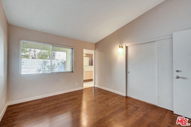 Building Photo - 2755 Carmar Dr