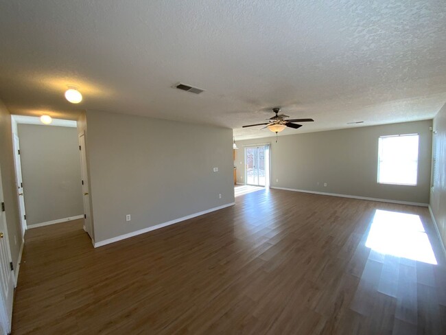 Building Photo - 4 Bedroom Home Available In Ventana Ranch!