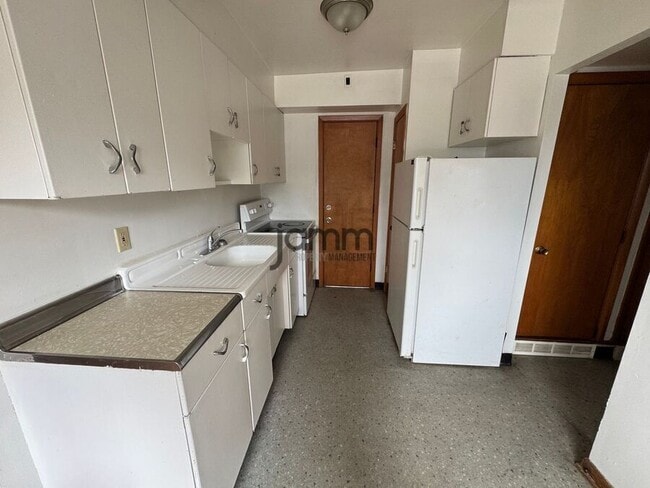 Building Photo - 4201 Rocky River Dr