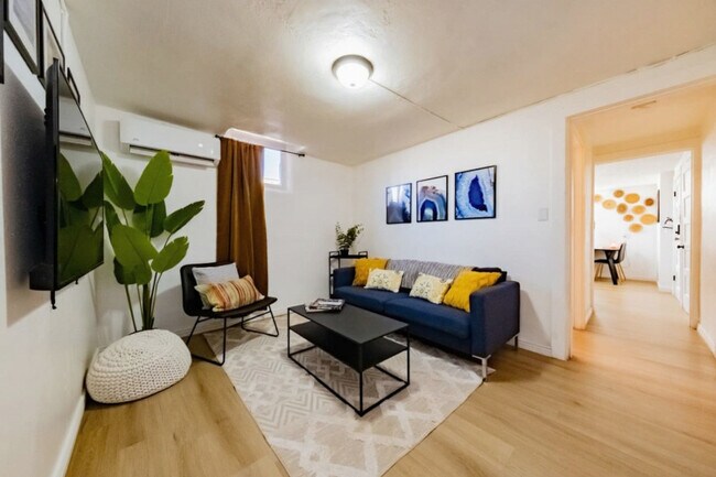 Building Photo - 170 E 100 N