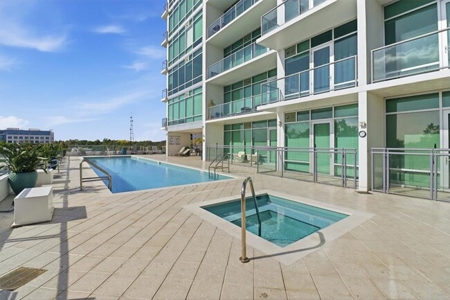 Building Photo - 101 S Eola Dr