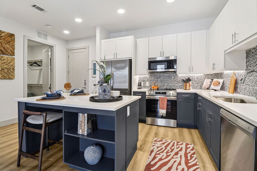 Building Photo - Surfside at Sapphire Bay