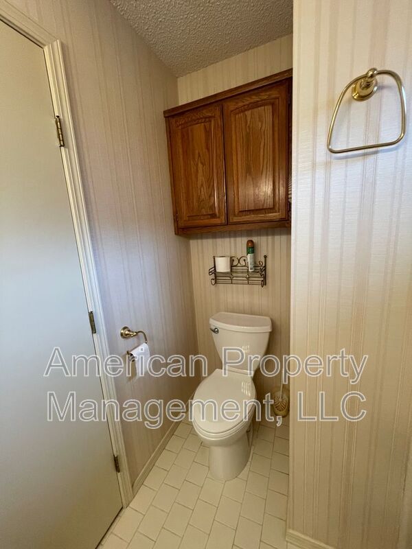 Building Photo - 8841 S Canton Pl