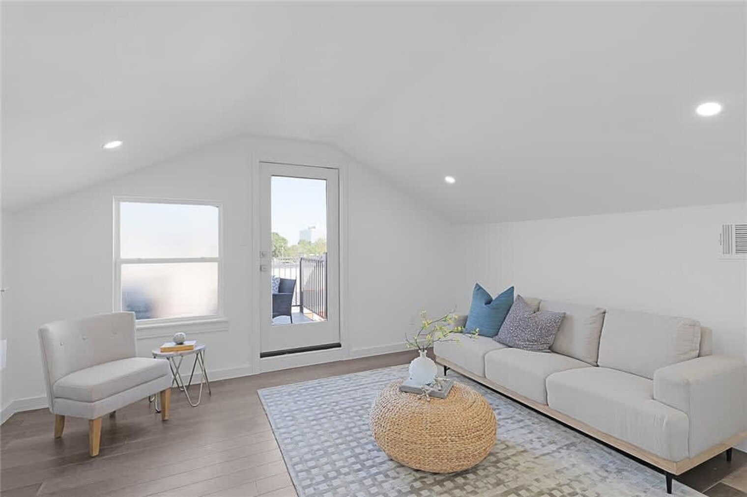 Building Photo - 2926 El Fenice Ln