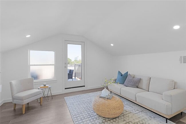 Building Photo - 2931 El Fenice Ln