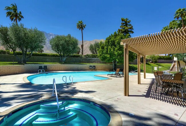 Building Photo - 575 N Villa Ct